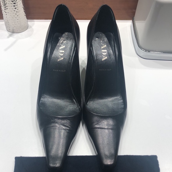 PRADA LEATHER PUMPS - Picture 3 of 10